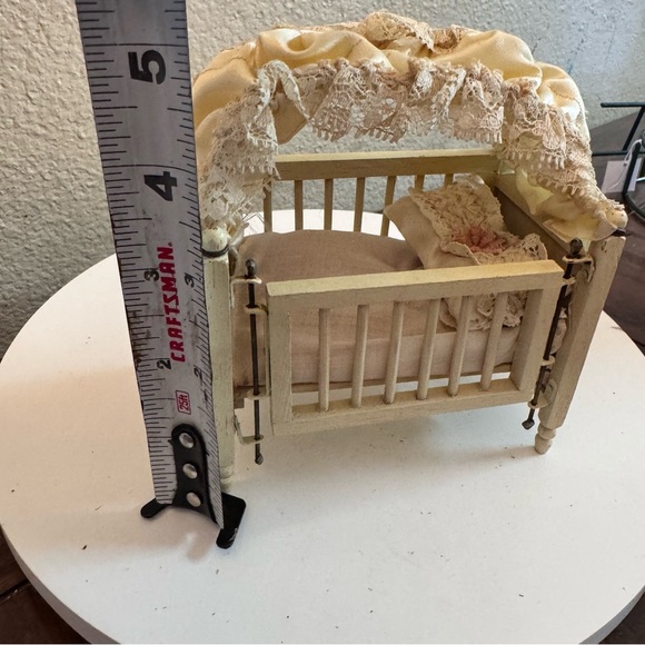 Vintage dollhouse furniture crib canopy floral lace - Picture 7 of 8